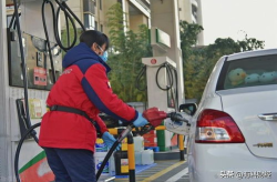 国内油价周三或将大幅上涨,周三起国内油价或将迎来年内最大涨幅，车主需提前做好准备”