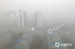 河北大雾,静稳天气与污染叠加，交通受阻、空气质量下降