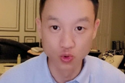 杨威终身戴呼吸机,终身戴呼吸机，诠释生命的坚韧与勇气