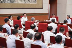 经济形势座谈会,经济形势座谈会聚焦稳中求进